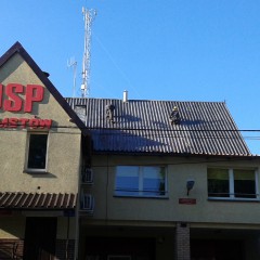 Malowanie dachu na budynku OSP w Niemstowie